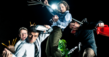 blam-cuatro-oficinistas-escapando-de-la-rutina