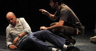 masked-los-teatros-luchana-cuando-la-guerra-desangra-la-familia