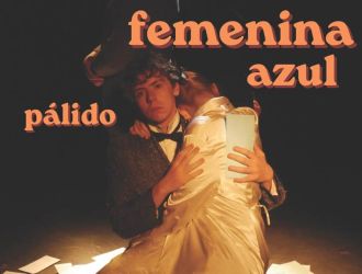 Una Letra Femenina Azúl Pálido