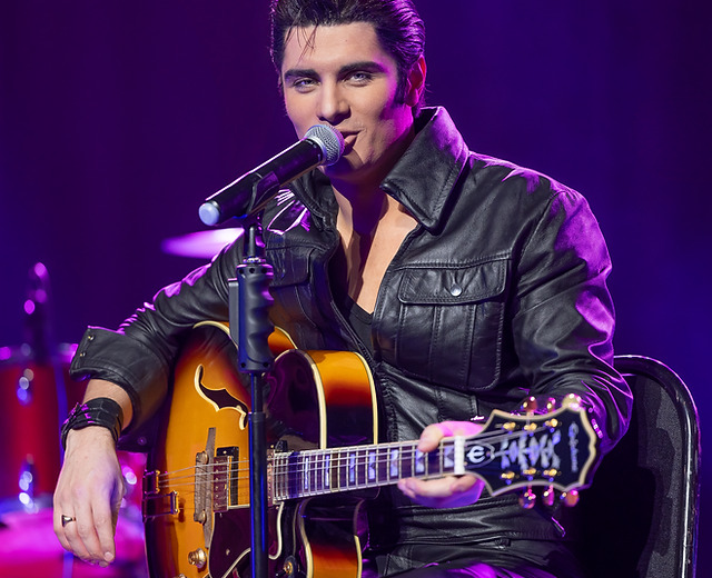 Emilio Santoro as Elvis