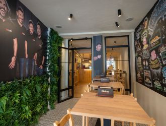 Tarot, horóscopo, humor y cena