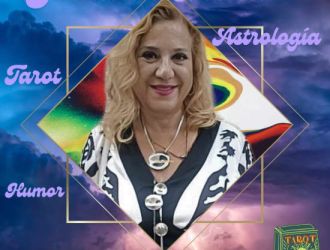 Tarot, horóscopo, humor y cena