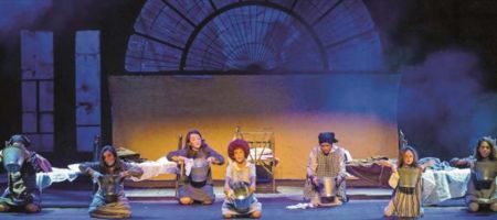 Annie El Musical - Theatre Properties 4