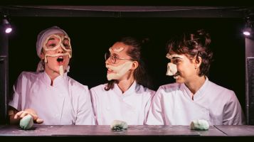 Un Tros de pa - Cia Les Pinyes 2