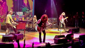 Glenn Hughes Performs Classic Deep Purple Live 3