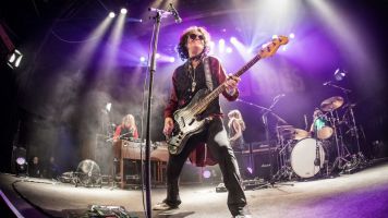 Glenn Hughes Performs Classic Deep Purple Live 4