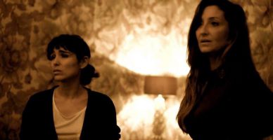 Un hombre con gafas de pasta 2