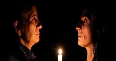 Bernarda y Poncia (Silencio, nadie diga nada) 2