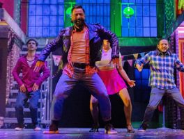 La Movida, El Musical de los 80's by Theatre Properties 4