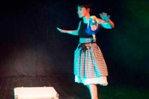 Alicia en el País de las maravillas - La maleta de los cuentos 4