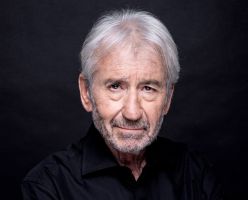 Señora de Rojo Sobre Fondo Gris - José Sacristán 2