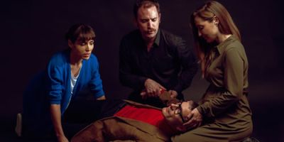 Un hombre con gafas de pasta 3