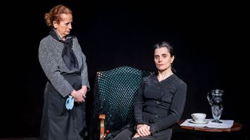 Bernarda y Poncia (Silencio, nadie diga nada) 1