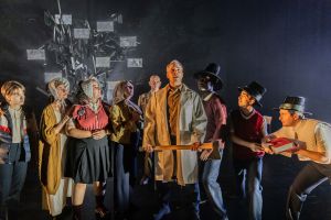 Un monstruo viene a verme 2